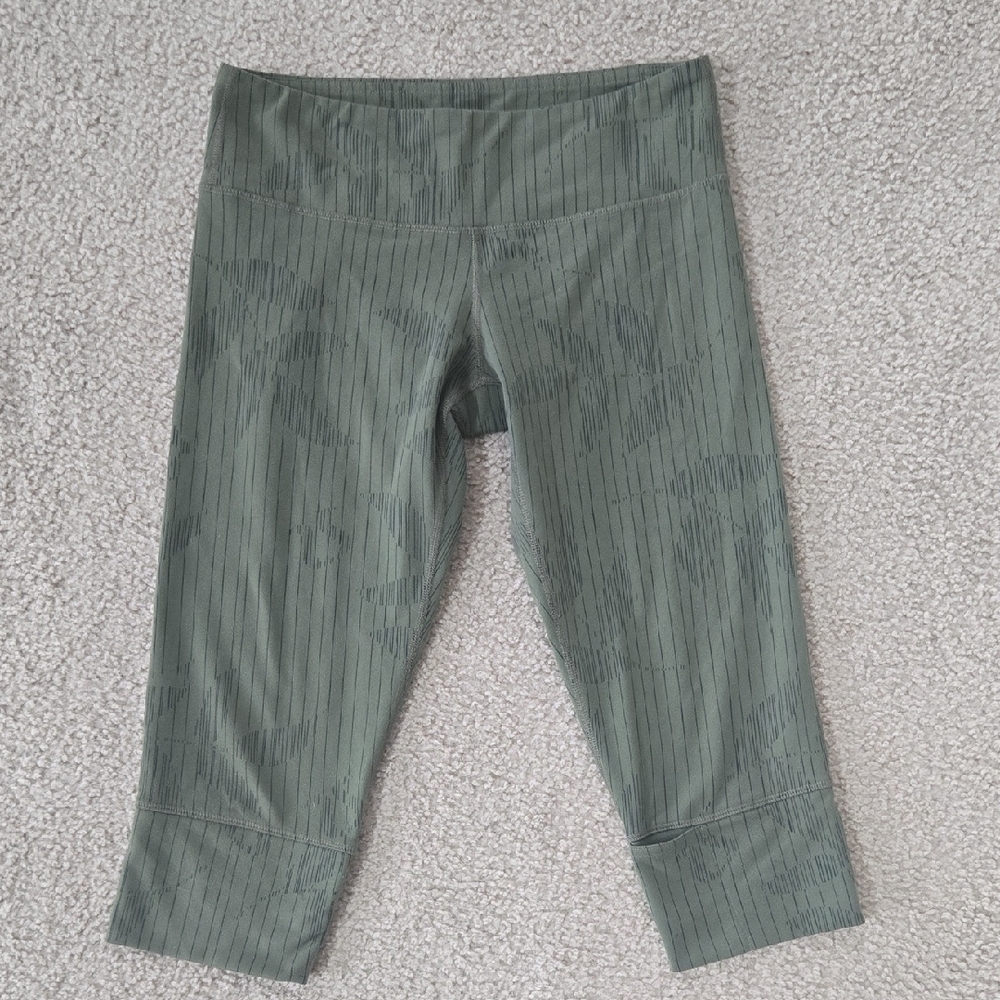 Lululemon Stripe And Leaf Olive Green Cropped Leggings Size 8 RARE